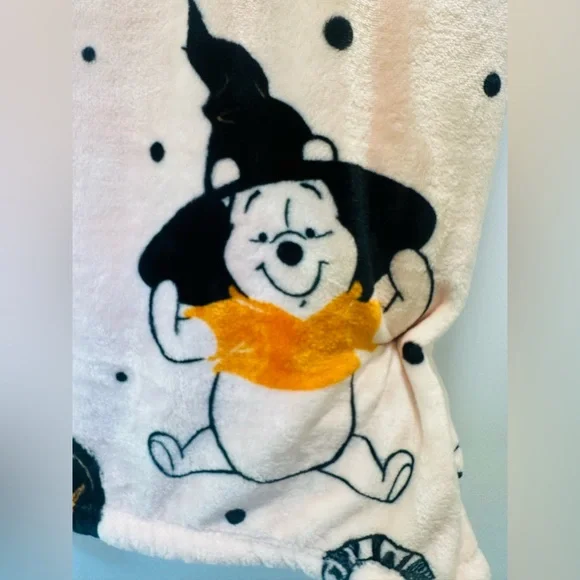 Halloween Winnie The Pooh & Tigger Throw Blanket - Picture 5 of 5